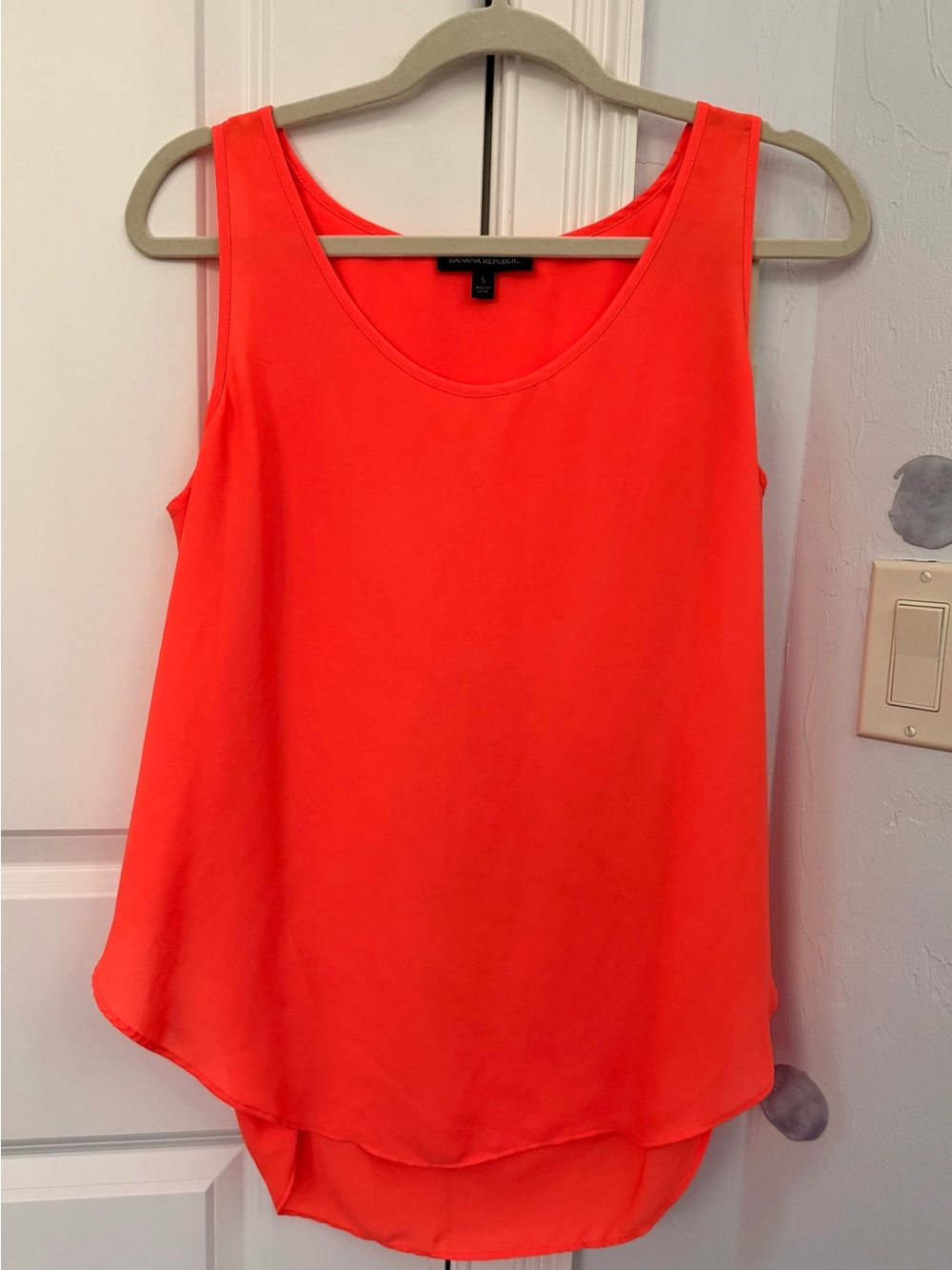 Banana Republic Bright Coral Sleeveless Scoop Neck Tank